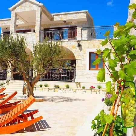 Ludilo Mit 4 In - Marina Bei Trogir Split *