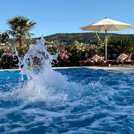 Apartman Ludilo Mit 4 In - Marina Bei Trogir Split *