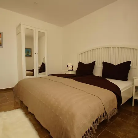 Apartman Ludilo Mit 4 In - Marina Bei Trogir Split *