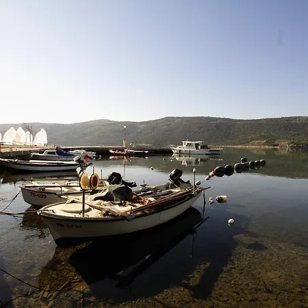 Apartman Ludilo Mit 4 In - Marina Bei Trogir Split *