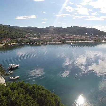 Ludilo Mit 4 In - Marina Bei Trogir Split Apartman