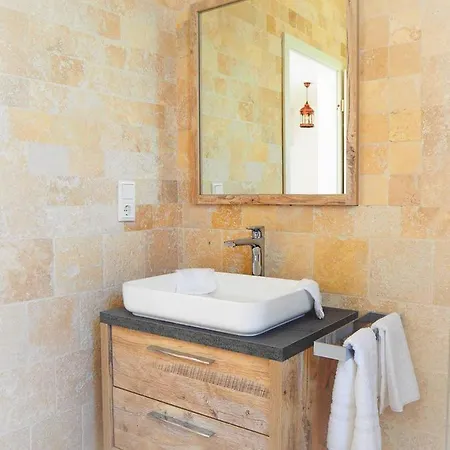 Ludilo Mit 4 In - Marina Bei Trogir Split Apartman