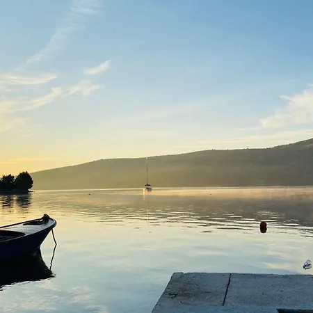 Ludilo Mit 4 In - Marina Bei Trogir Split Apartman
