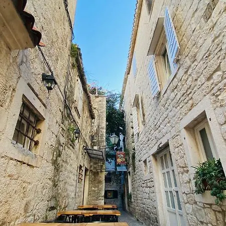 Apartman Ludilo Mit 4 In - Marina Bei Trogir Split *