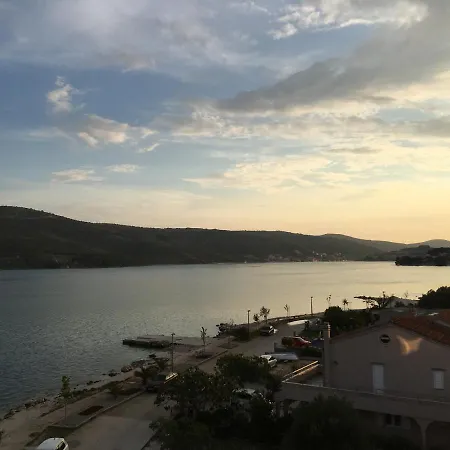 Ludilo Mit 4 In - Marina Bei Trogir Split