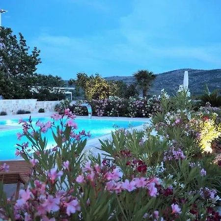 Ludilo Mit 4 In - Marina Bei Trogir Split Apartman