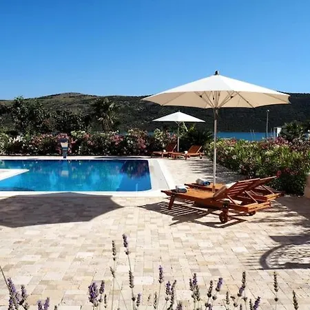 Ludilo Mit 4 In - Marina Bei Trogir Split Apartman *