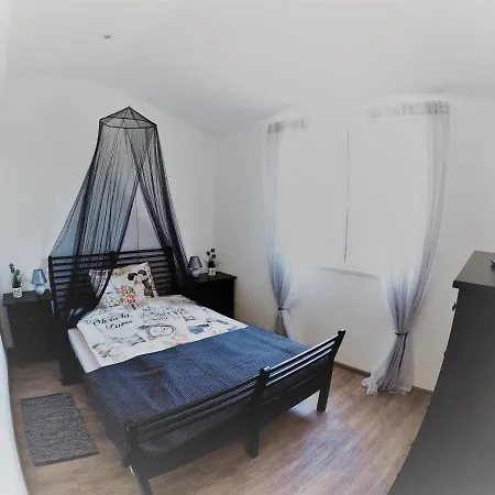 Apartman Ludilo Mit 4 In - Marina Bei Trogir Split *
