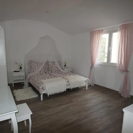 Ludilo Mit 4 In - Marina Bei Trogir Split Apartman *