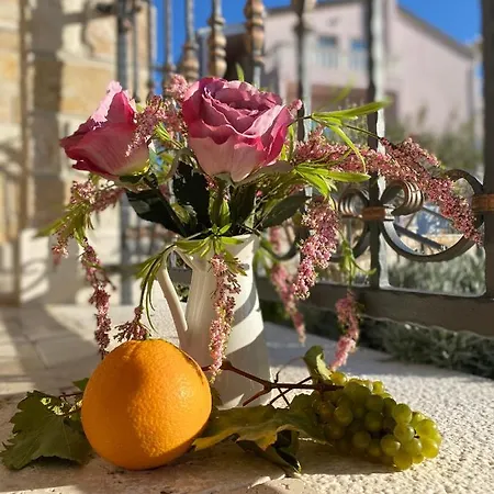 Ludilo Mit 4 In - Marina Bei Trogir Split Apartman