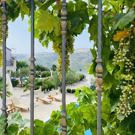 Apartman Ludilo Mit 4 In - Marina Bei Trogir Split