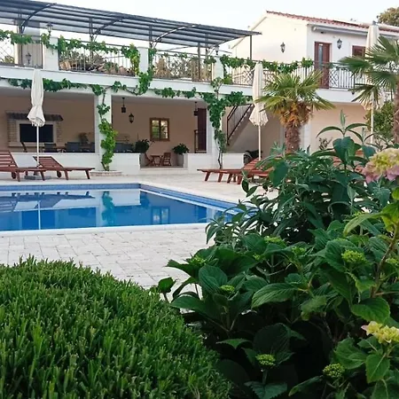 Ludilo Mit 4 In - Marina Bei Trogir Split * Poljica