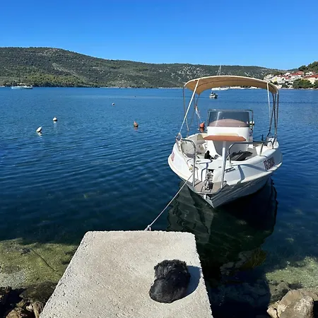 Ludilo Mit 4 In - Marina Bei Trogir Split *