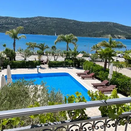 Ludilo Mit 4 In - Marina Bei Trogir Split * Poljica